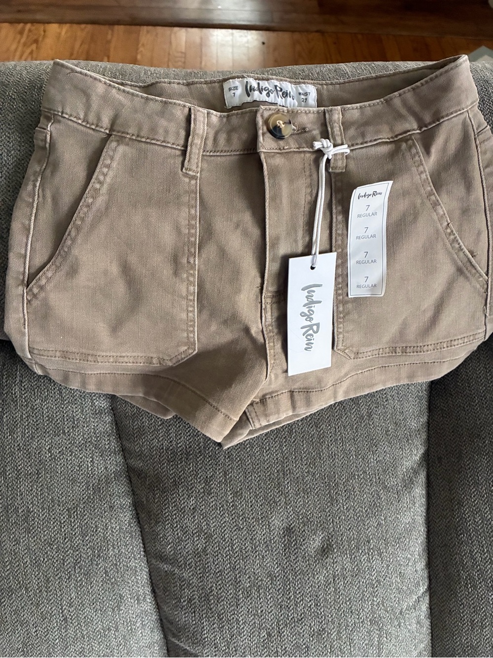 Indigo Rein Women's Tan Cargo Cotton Shorts - Size 7